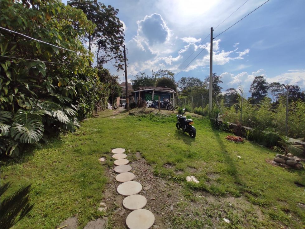 Lote en venta Antioquia Envigado La Clarita 886 m2 Habitaciones 0 Baños 1 Garajes 0 Precio $1800000000