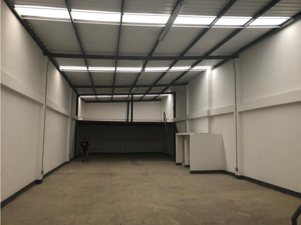 Bodega en venta Antioquia Envigado San Marcos 320 m2 Habitaciones 0 Baños 1 Garajes 0 Precio $2200000000