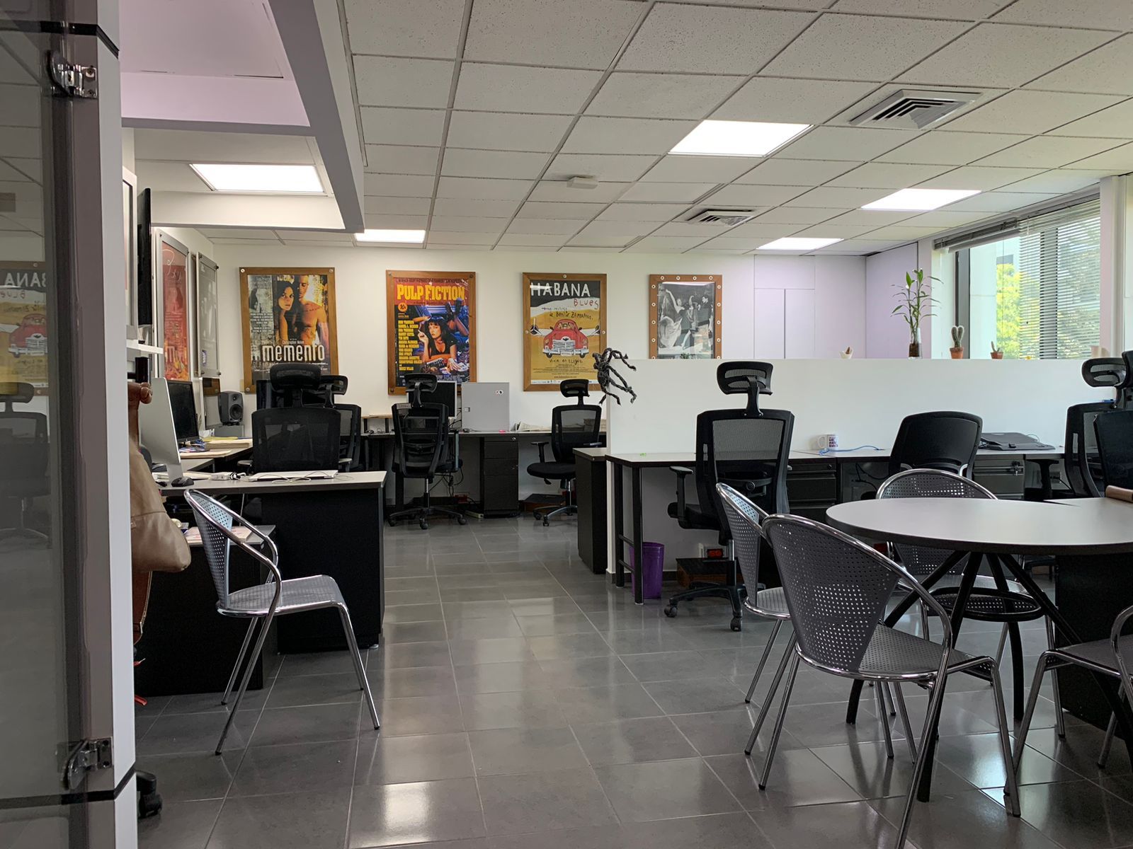 Oficina en arriendo Antioquia Medellín Cerro El Volador 130 m2 Habitaciones 0 Baños 0 Garajes 2 Precio $9200000