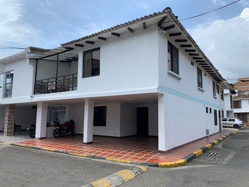 Casa en venta Valle Del Cauca Cali Sector Meléndez 250 m2 Habitaciones 4 Baños 5 Garajes 3 Precio $570000000
