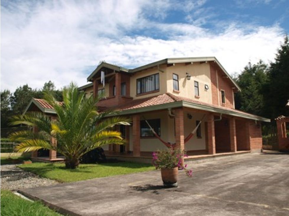 Casa Campestre en venta Antioquia Guarne Guarne 240 m2 Habitaciones 5 Baños 4 Garajes 20 Precio $1200000000