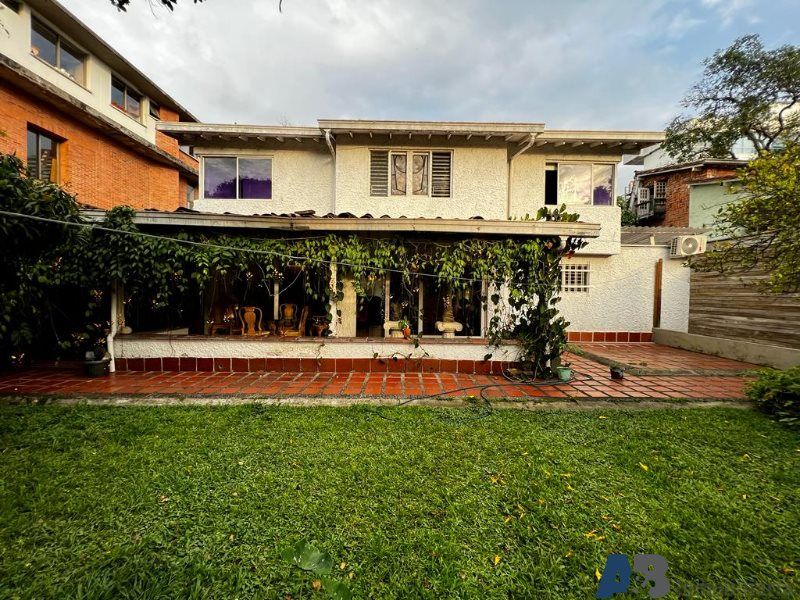 Casa en arriendo o venta Antioquia Medellín Santa Maria De Los Angeles 500 m2 Habitaciones 5 Baños 6 Garajes 0 Precio venta $3500000000 Precio arriendo $27000000