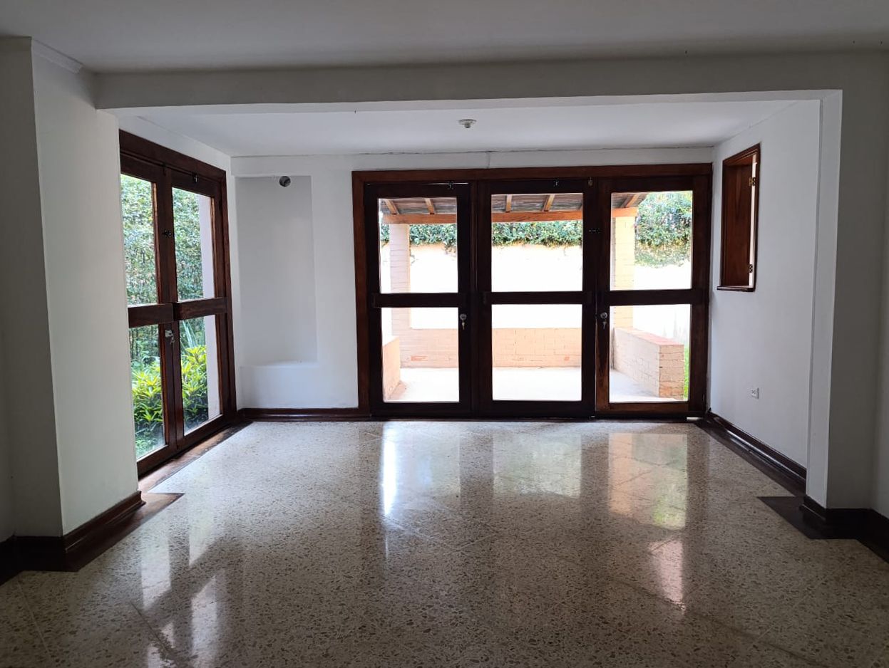 Casa en arriendo Antioquia Medellín Alejandria 250 m2 Habitaciones 4 Baños 4 Garajes 4 Precio $7700000