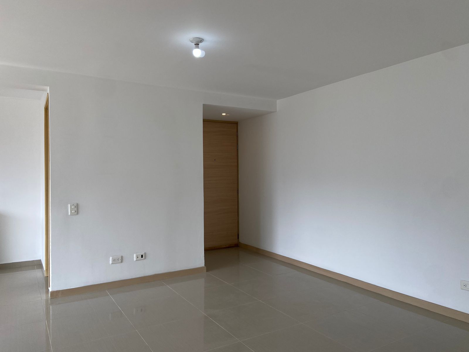 Apartamento en arriendo Antioquia Sabaneta Tres Esquinas 75 m2 Habitaciones 3 Baños 2 Garajes 1 Precio $3000000