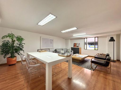 Oficina en arriendo Antioquia Medellín Alejandria 112 m2 Habitaciones 0 Baños 2 Garajes 2 Precio $8000000