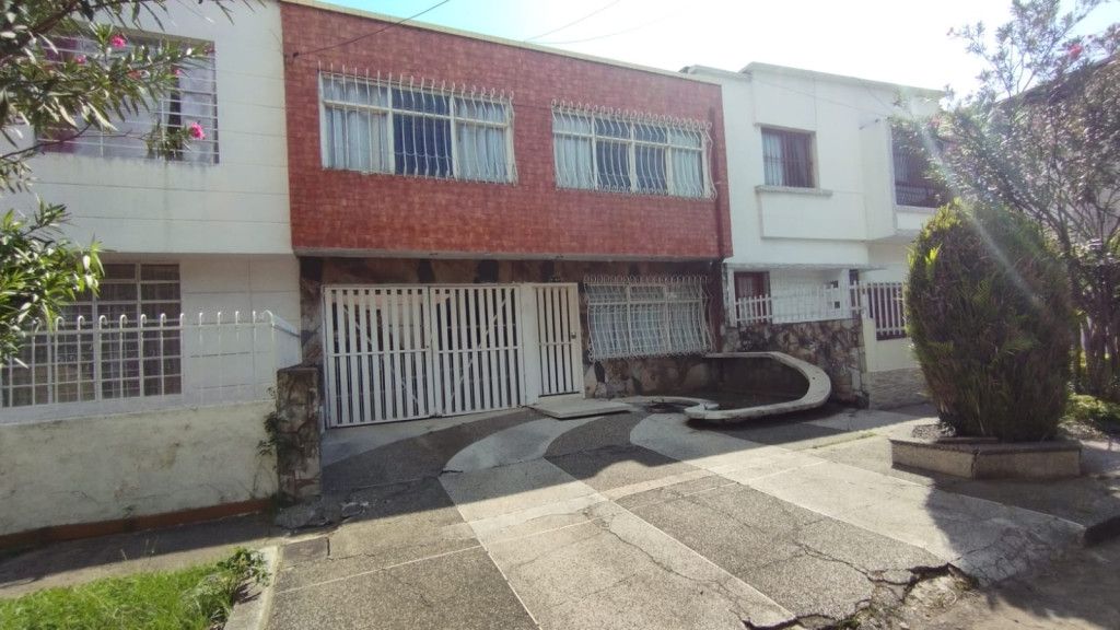 Casa en venta Valle Del Cauca Cali Eucarístico 255 m2 Habitaciones 4 Baños 3 Garajes 1 Precio $510000000