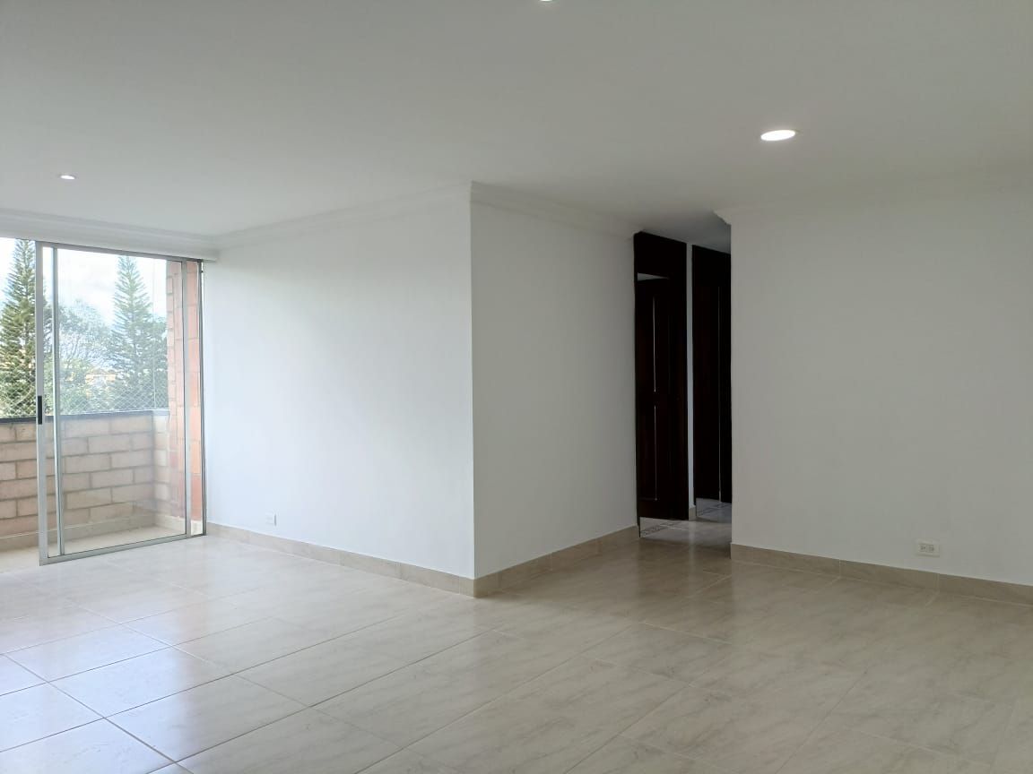 Apartamento en arriendo Antioquia Medellín Loma De Los Bernal 75 m2 Habitaciones 3 Baños 2 Garajes 1 Precio $2850000