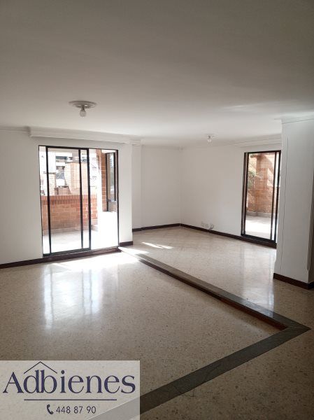 Apartamento en arriendo o venta Antioquia Medellín Laureles 199 m2 Habitaciones 3 Baños 3 Garajes 2 Precio venta $1250000000 Precio arriendo $8050000