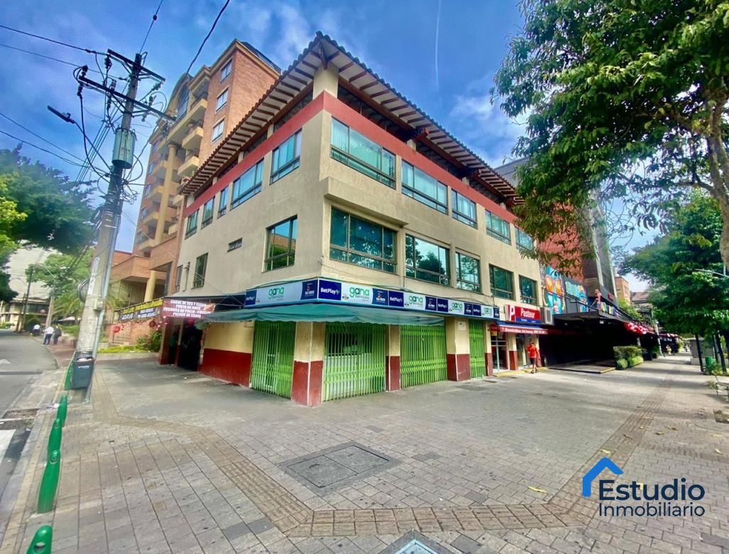 Oficina en arriendo Antioquia Medellín Bolivariana 200 m2 Habitaciones 0 Baños 1 Garajes 0 Precio $10000000