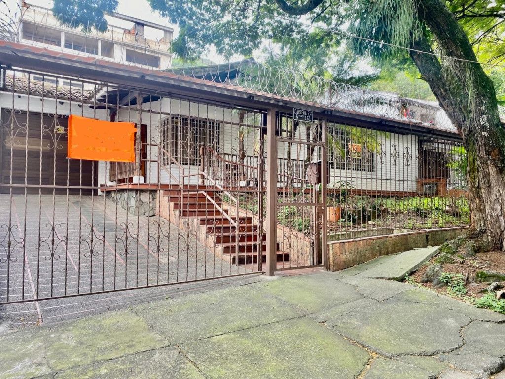 Casa en venta Valle Del Cauca Cali Tejares - Cristales 396 m2 Habitaciones 4 Baños 3 Garajes 2 Precio $850000000