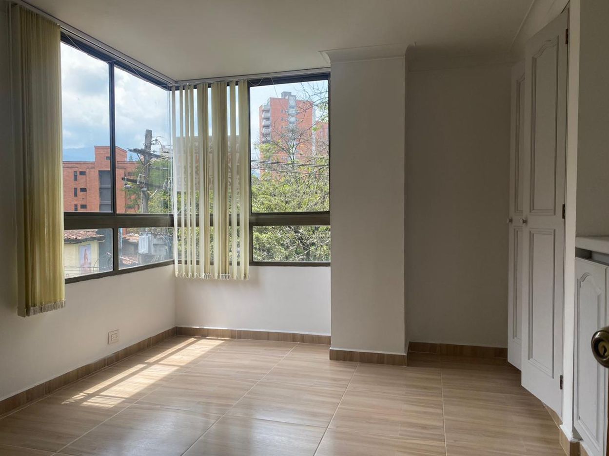 Apartamento en arriendo Antioquia Envigado Jardines 96 m2 Habitaciones 3 Baños 2 Garajes 1 Precio $3550000