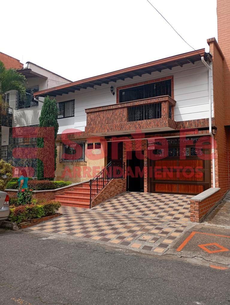 Casa en arriendo Antioquia Medellín La Castellana 300 m2 Habitaciones 4 Baños 4 Garajes 2 Precio $7500000