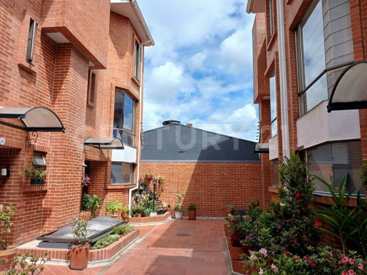 Casa en venta Cundinamarca Bogotá Niza Norte 163 m2 Habitaciones 3 Baños 3 Garajes 2 Precio $1050000000