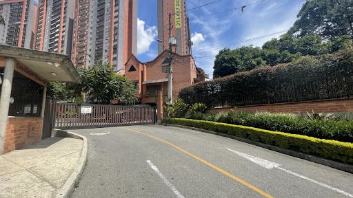 Casa en arriendo Antioquia Itagüí Ditaires 245 m2 Habitaciones 4 Baños 4 Garajes 2 Precio $5700000