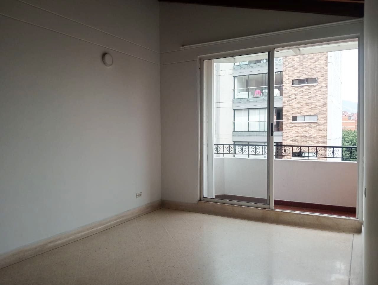 Apartamento en arriendo Antioquia Medellín Los Conquistadores 80 m2 Habitaciones 3 Baños 2 Garajes 1 Precio $3300000