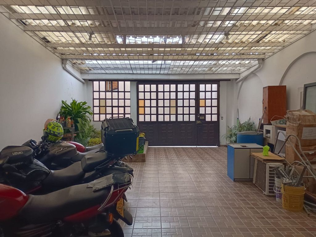 Casa en venta Cundinamarca Bogotá La Soledad 195 m2 Habitaciones 4 Baños 5 Garajes 5 Precio $870000000