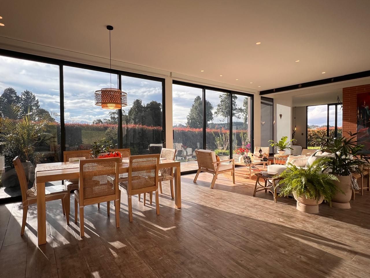 Casa en arriendo Antioquia Envigado Las Palmas 370 m2 Habitaciones 3 Baños 4 Garajes 3 Precio $26700000
