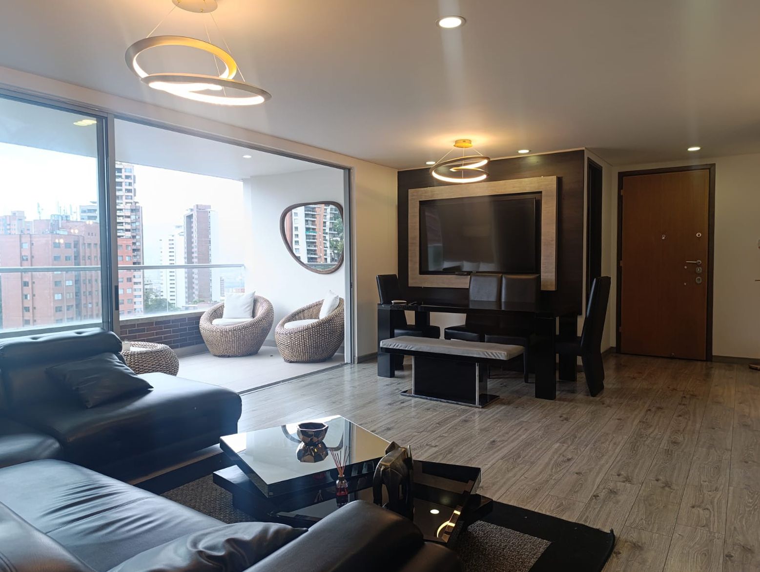 Apartamento en arriendo Antioquia Medellín San Lucas 156 m2 Habitaciones 3 Baños 4 Garajes 3 Precio $12500000