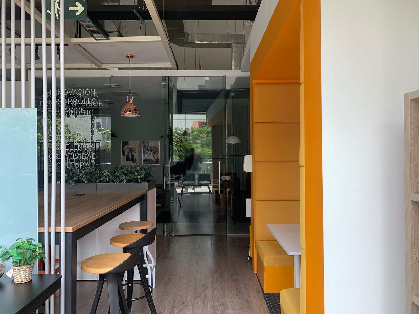 Oficina en arriendo Antioquia Medellín Manila 192 m2 Habitaciones 0 Baños 1 Garajes 2 Precio $21000000