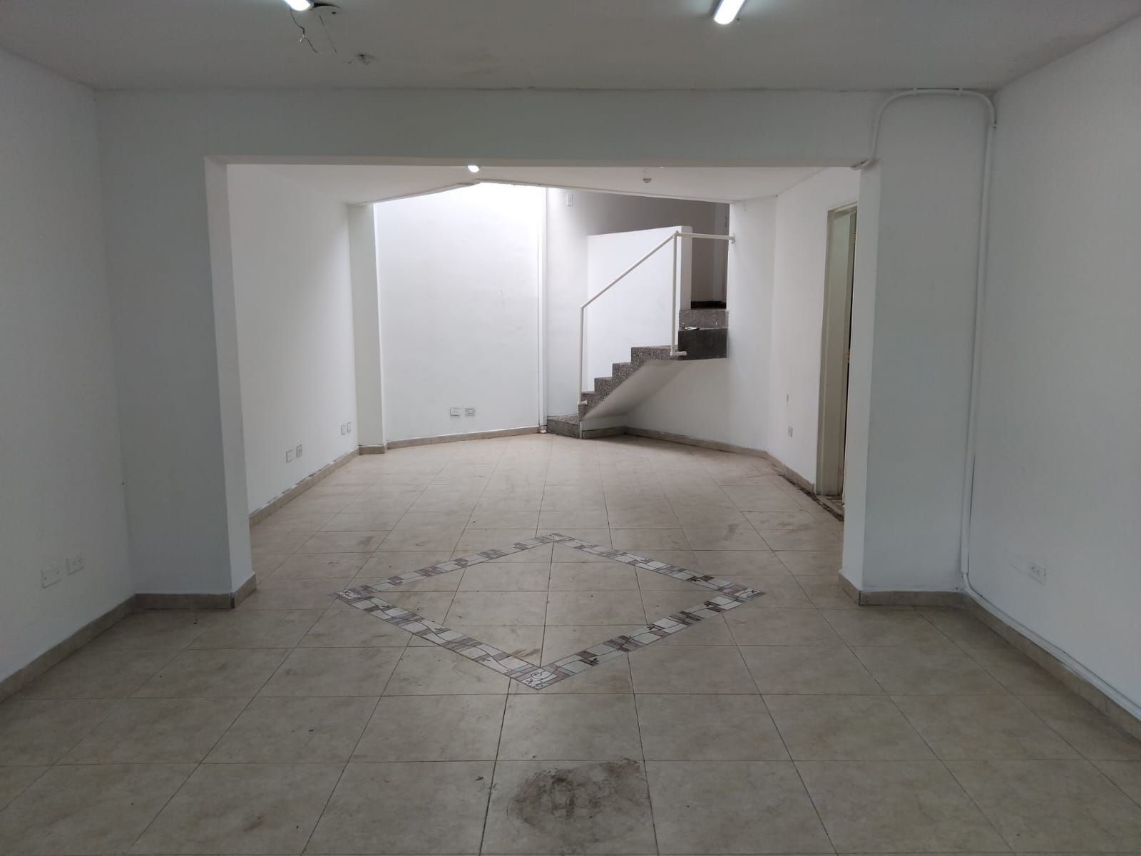 Oficina en arriendo o venta Antioquia Medellín Los Conquistadores 56 m2 Habitaciones 0 Baños 1 Garajes 0 Precio venta $420000000 Precio arriendo $2600000