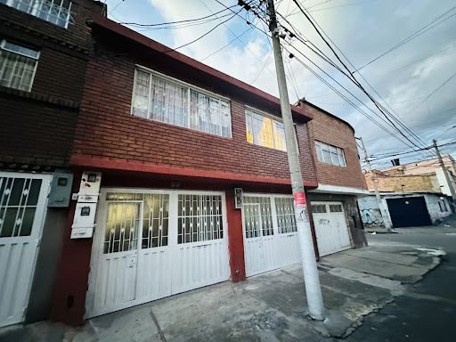 Casa en venta Cundinamarca Bogotá La Estrada 240 m2 Habitaciones 6 Baños 4 Garajes 2 Precio $750000000