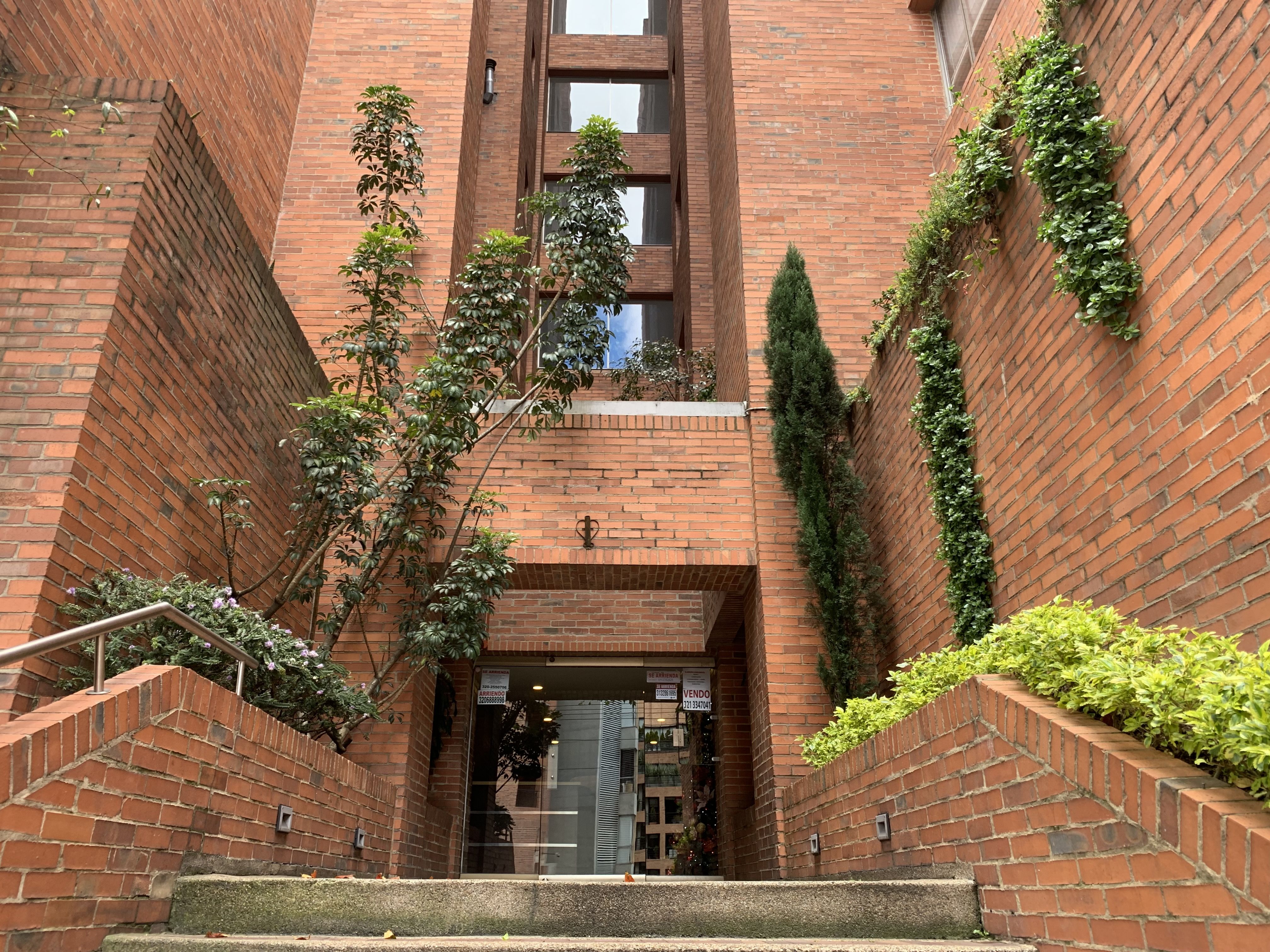 Apartamento en arriendo Cundinamarca Bogotá Emaus - Edif Nueva Granada Ii 80 m2 Habitaciones 2 Baños 2 Garajes 2 Precio $4000000