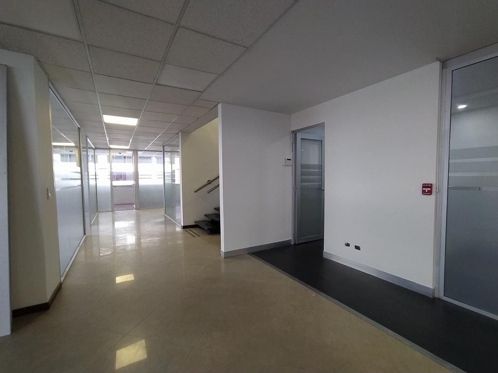 Oficina en arriendo Cundinamarca Bogotá Asd 900 m2 Habitaciones 0 Baños 5 Garajes 4 Precio $42000000