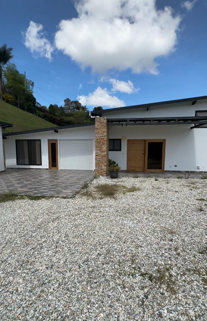 Casa Campestre en venta Antioquia El Carmen De Viboral El Centro 330 m2 Habitaciones 3 Baños 4 Garajes 1 Precio $1620000000