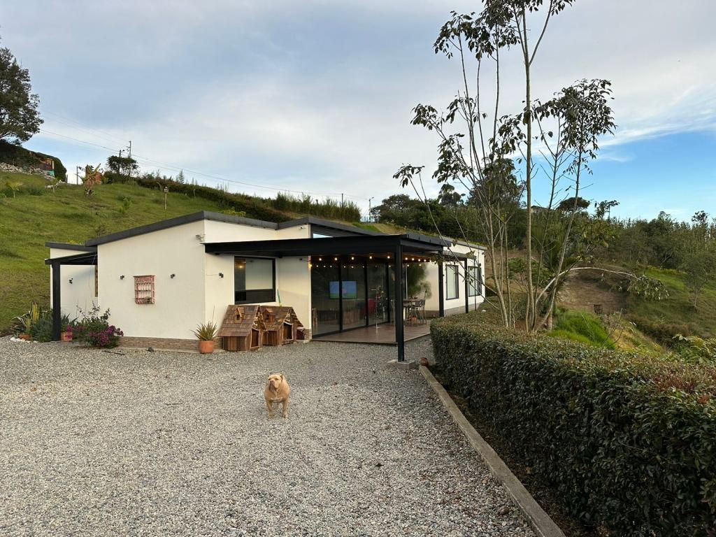 Finca en venta Antioquia Marinilla Marinilla 300 m2 Habitaciones 3 Baños 3 Garajes 1 Precio $1600000000