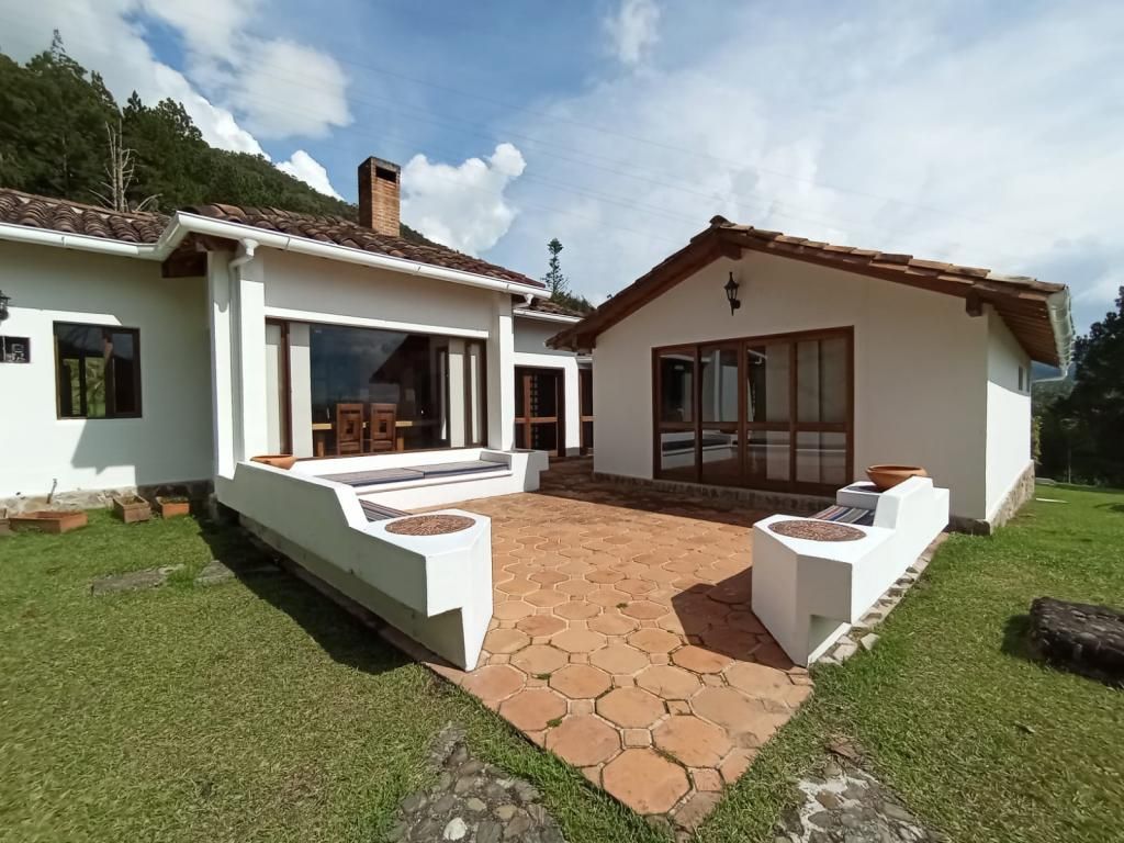 Finca en arriendo Antioquia La Ceja Centro 320 m2 Habitaciones 3 Baños 3 Garajes 1 Precio $12000000