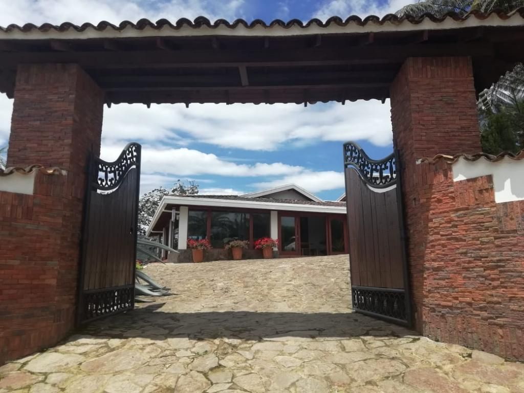 Finca en venta Antioquia Rionegro Rionegro 500 m2 Habitaciones 4 Baños 5 Garajes 0 Precio $4000000000