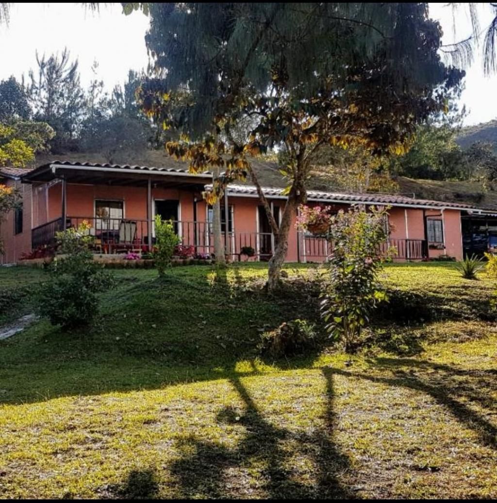 Finca en venta Antioquia Guarne Guarne 132 m2 Habitaciones 6 Baños 2 Garajes 5 Precio $450000000
