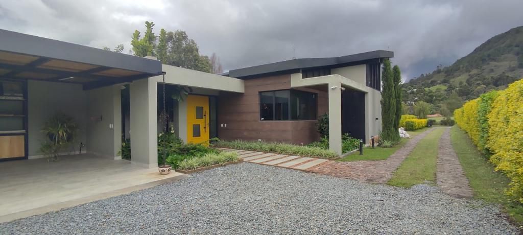 Casa Campestre en venta Antioquia La Ceja Centro 295 m2 Habitaciones 2 Baños 2 Garajes 2 Precio $1990000000