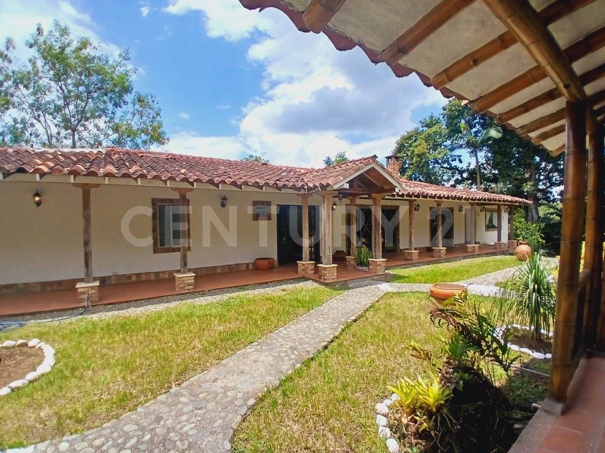 Casa en venta Quindío Calarcá Calarcá 419 m2 Habitaciones 8 Baños 7 Garajes 3 Precio $900000000