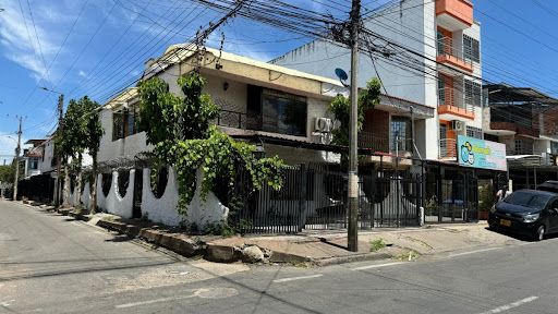 Casa en venta Huila Neiva Nn 200 m2 Habitaciones 4 Baños 5 Garajes 2 Precio $600000000