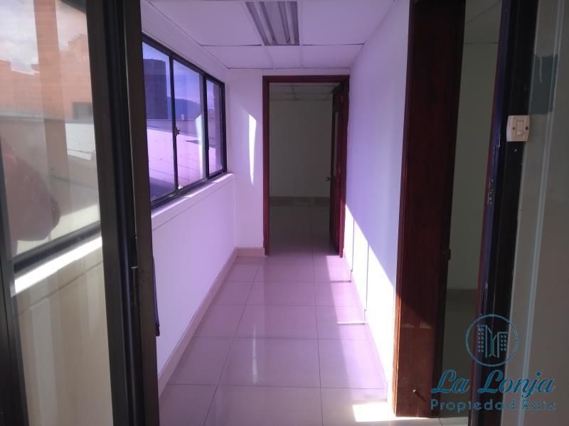 Oficina en arriendo o venta Antioquia Medellín Villanueva 80 m2 Habitaciones 0 Baños 2 Garajes 0 Precio venta $220000000 Precio arriendo $2500000
