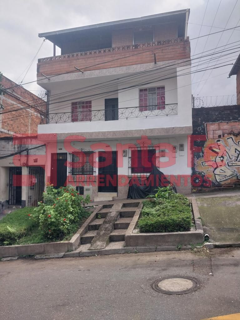 Casa en arriendo Antioquia Medellín La Milagrosa 106 m2 Habitaciones 5 Baños 2 Garajes 0 Precio $1800000
