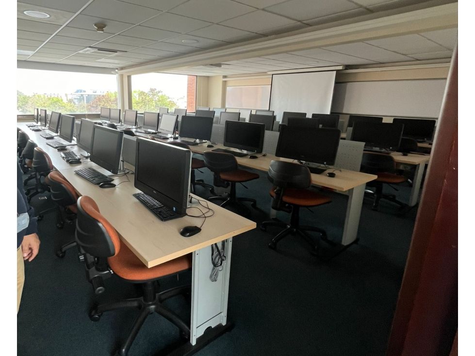 Edificio en arriendo Cundinamarca Bogotá Santa Barbara Oriental 2847 m2 Habitaciones 0 Baños 10 Garajes 25 Precio $130000000