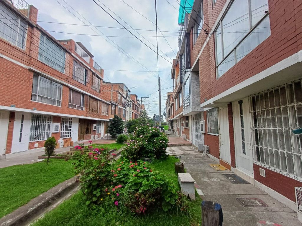 Casa en arriendo Cundinamarca Bogotá Carvajal 198 m2 Habitaciones 4 Baños 2 Garajes 1 Precio $1550000