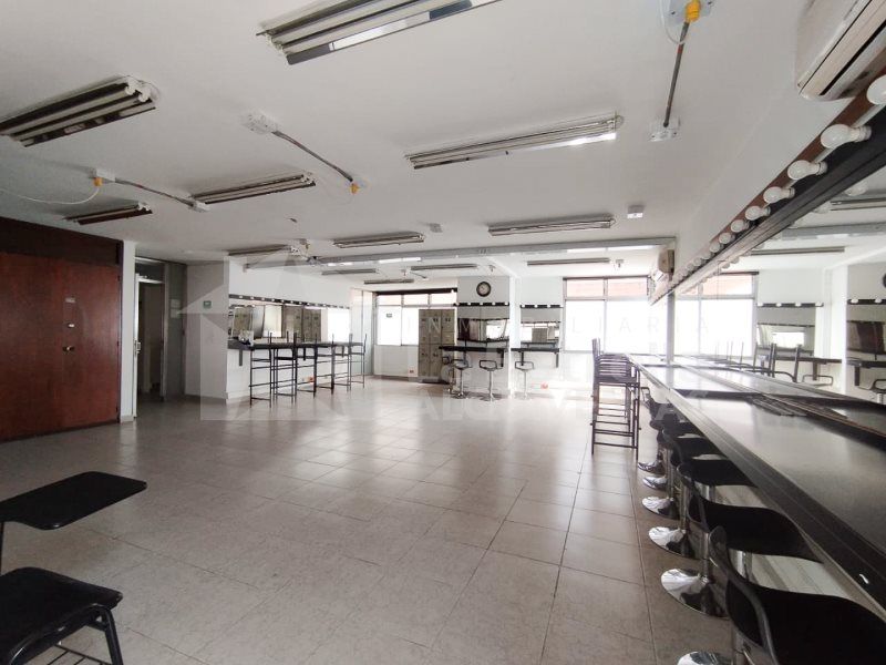 Local en arriendo o venta Antioquia Medellín La Candelaria 1000 m2 Habitaciones 0 Baños 3 Garajes 0 Precio venta $3500000000 Precio arriendo $35000000