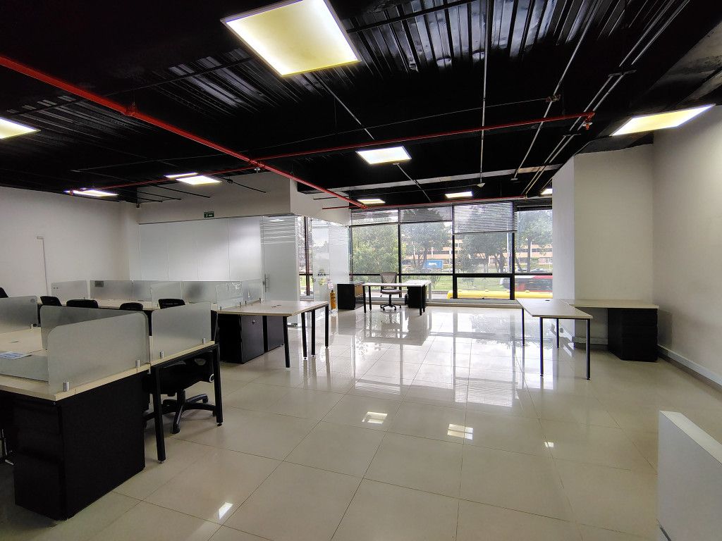 Oficina en venta Cundinamarca Bogotá Aeropuerto El Dorado 215 m2 Habitaciones 0 Baños 0 Garajes 2 Precio $1950000000