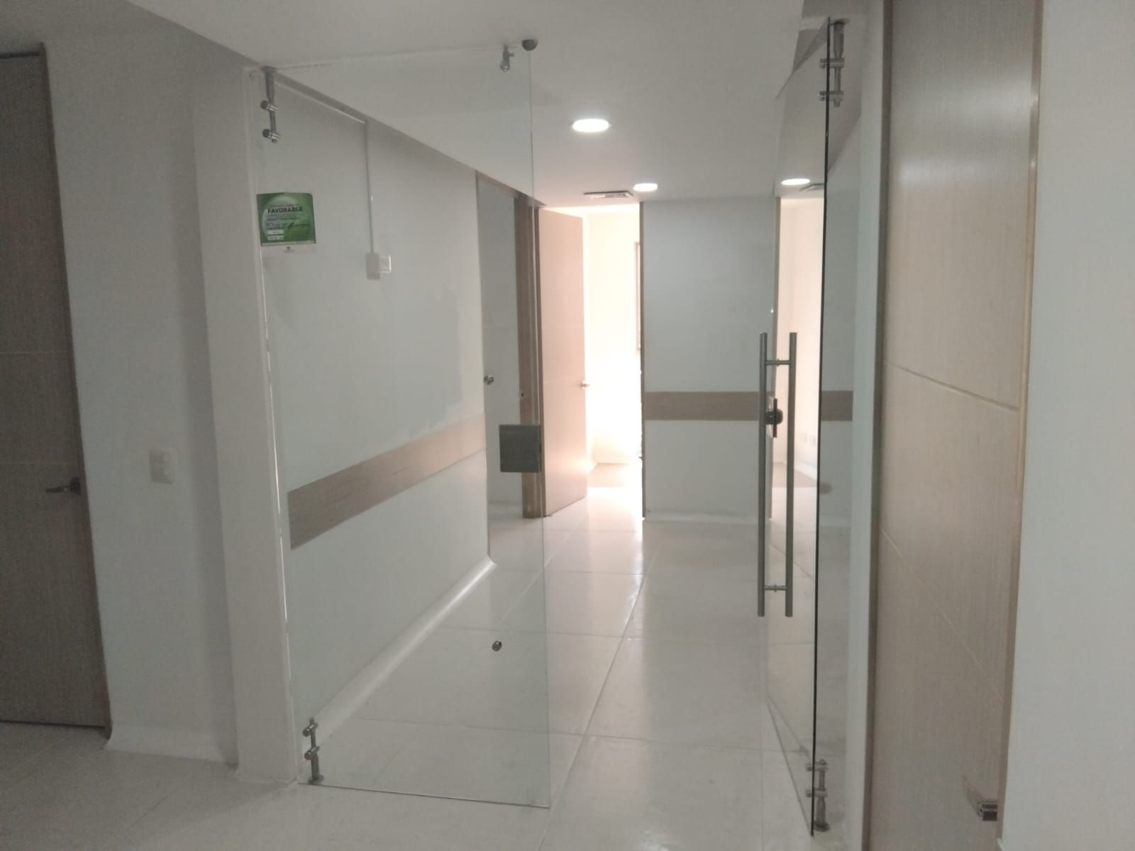 Oficina en arriendo Antioquia Envigado Luna Verde 77 m2 Habitaciones 0 Baños 1 Garajes 0 Precio $10000000