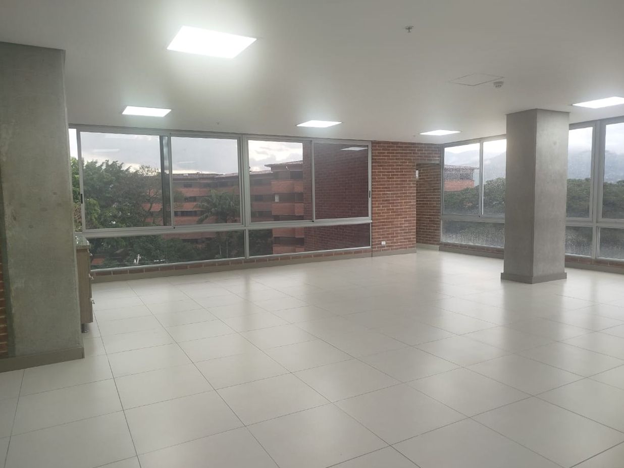 Oficina en arriendo Antioquia Medellín Castropol 109 m2 Habitaciones 0 Baños 2 Garajes 3 Precio $7850000