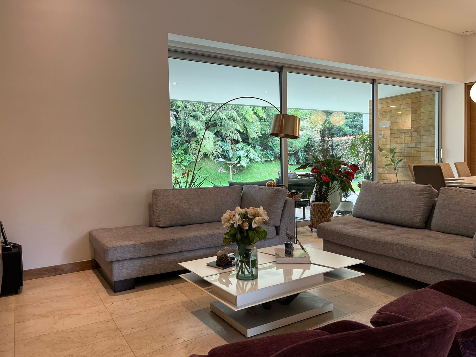 Casa en arriendo o venta Antioquia Envigado Las Palmas 330 m2 Habitaciones 3 Baños 4 Garajes 6 Precio venta $4200000000 Precio arriendo $26700000