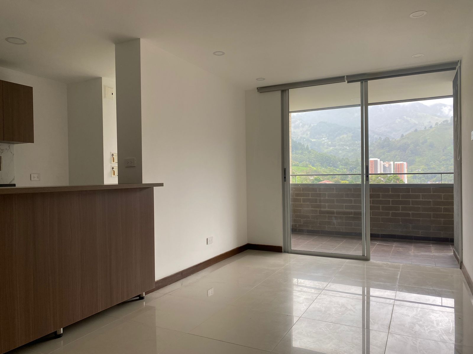 Apartamento en arriendo Antioquia Envigado El Salado 73 m2 Habitaciones 3 Baños 2 Garajes 1 Precio $3200000