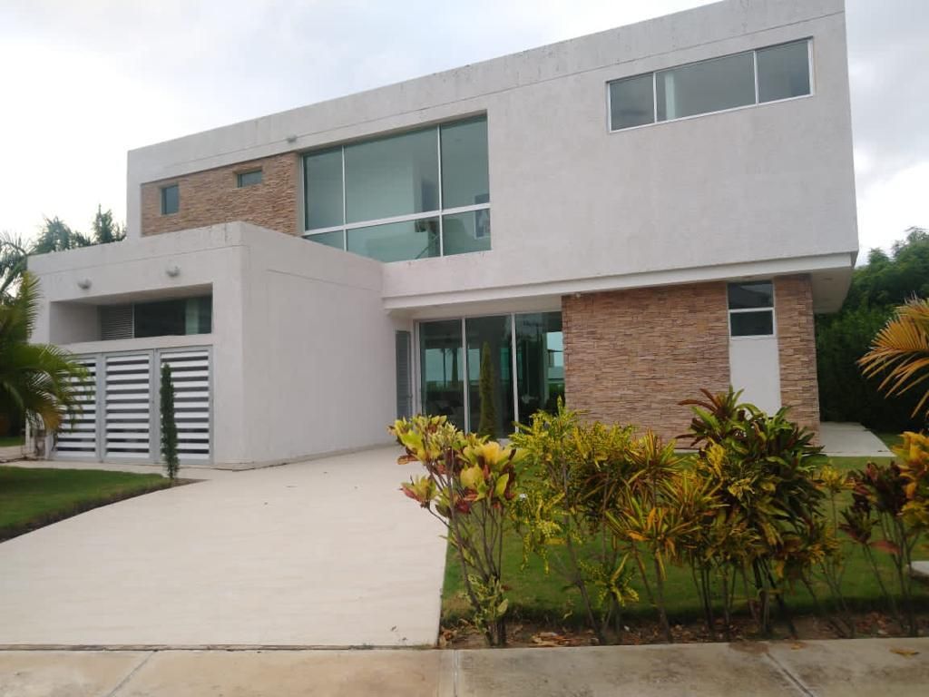 Casa en arriendo Atlántico Barranquilla Pastoral Social 450 m2 Habitaciones 3 Baños 5 Garajes 2 Precio $12000000