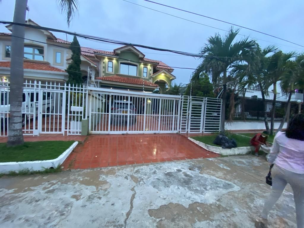 Casa en arriendo Atlántico Barranquilla Villa Santos 340 m2 Habitaciones 4 Baños 6 Garajes 2 Precio $8000000