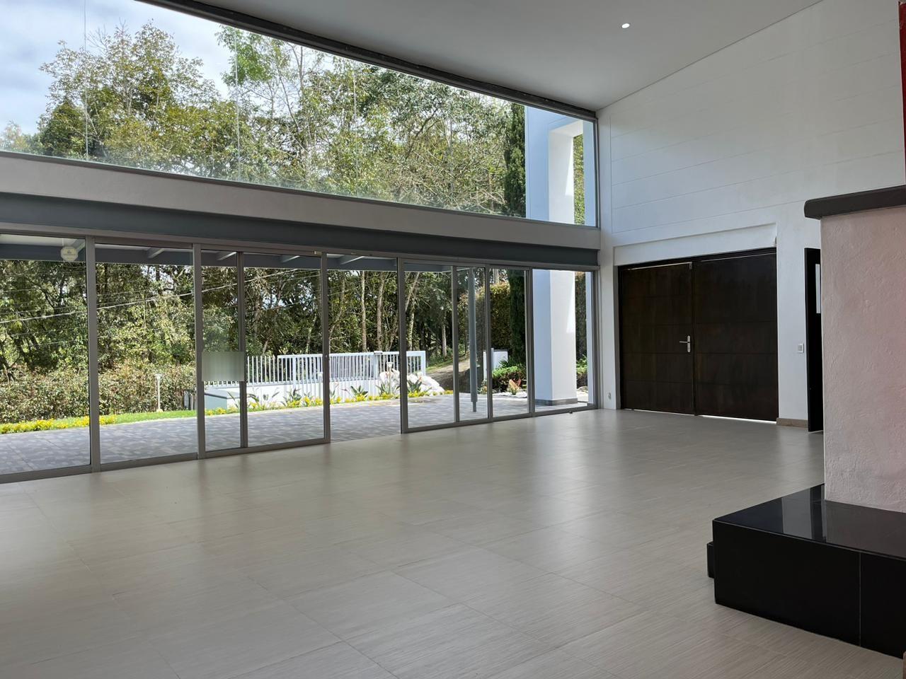 Casa en arriendo o venta Antioquia Envigado Las Palmas 320 m2 Habitaciones 4 Baños 6 Garajes 5 Precio venta $2530000000 Precio arriendo $11100000