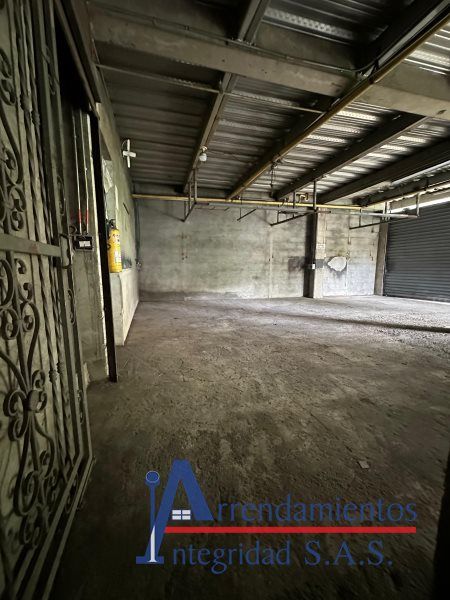 Bodega en arriendo Antioquia Medellín San Javier No1 250 m2 Habitaciones 0 Baños 3 Garajes 0 Precio $7500000
