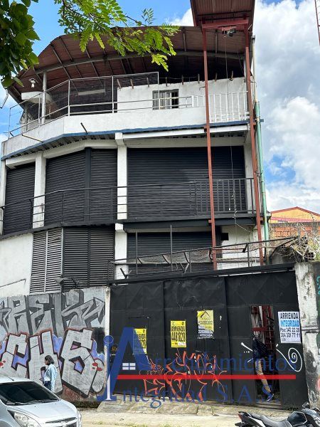 Bodega en arriendo Antioquia Medellín San Javier No1 250 m2 Habitaciones 0 Baños 3 Garajes 0 Precio $7500000